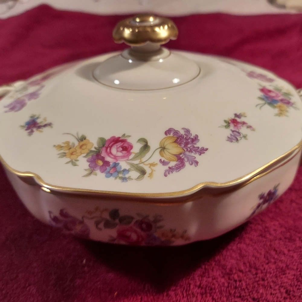 Comport ,Tauren and lid,soup dish